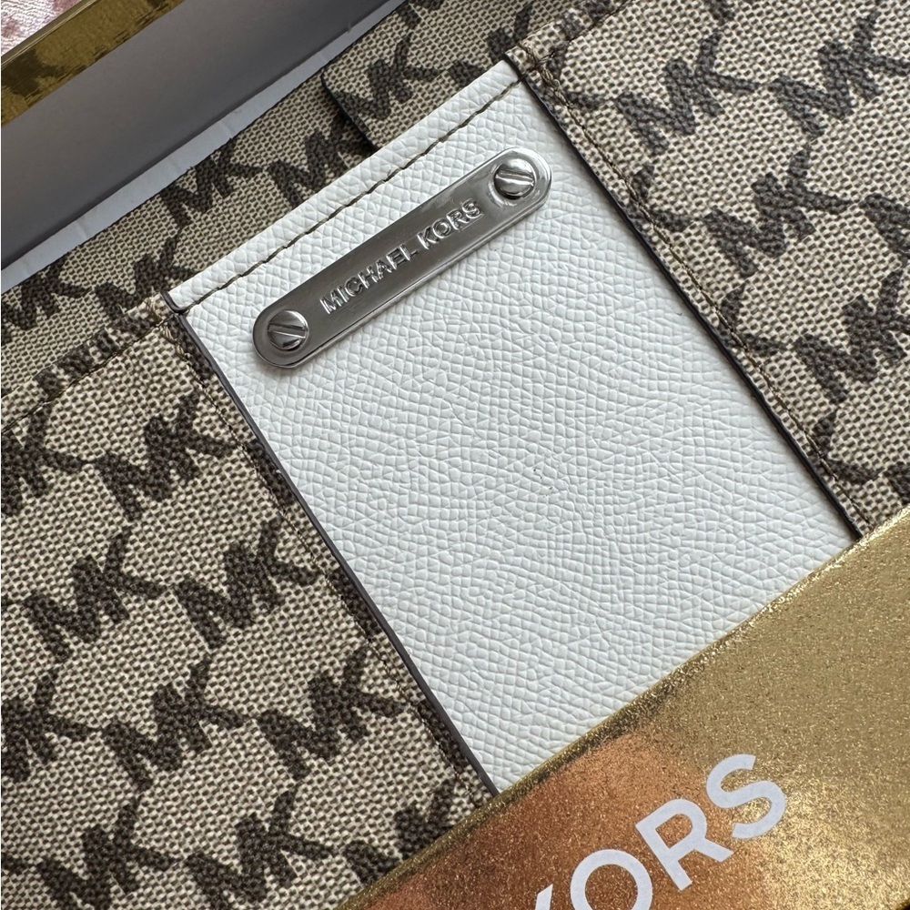 BOGO 🔥🌞Michael Kors Adjustable Belt Bag - Picture 2 of 8